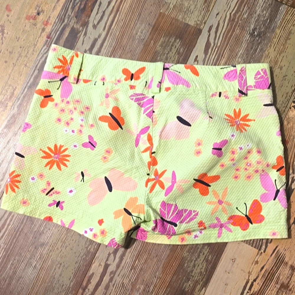 Lilly Pulitzer Green Butterfly Sjorts Womens Size 4‎